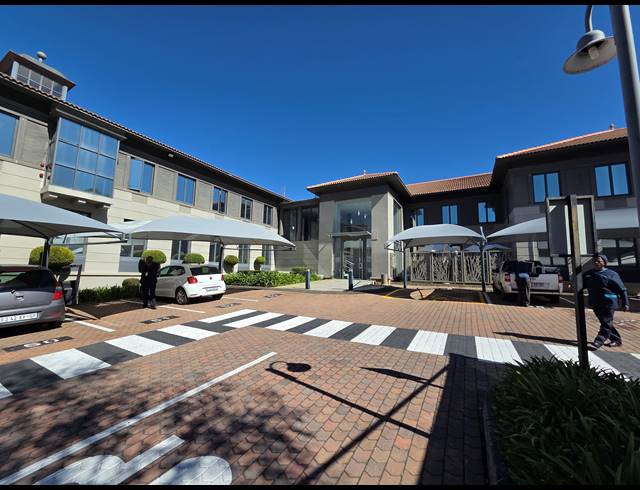 344M² OFFICE TO LET IN SANDOWN